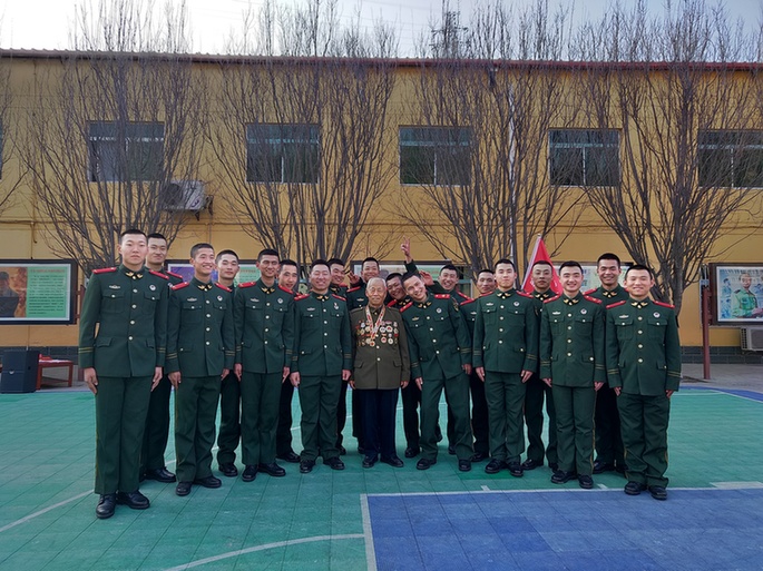 這名一等功老兵，才是我們最該追的星！