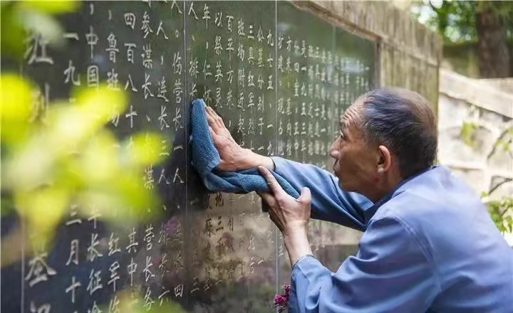 50年接力守護烈士英靈！背后的故事令人動(dòng)容……-云南能投軍創(chuàng  )產(chǎn)業(yè)投資有限公司