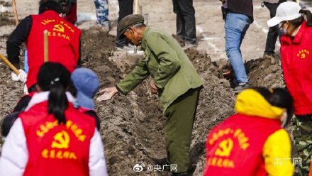 24.jpg 86歲老兵義務(wù)植樹(shù)60余載守護綠水青山-云南能投軍創(chuàng )產(chǎn)業(yè)投資有限公司