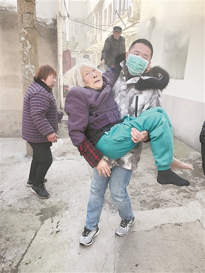 三闖火海勇救癱瘓老人，退役軍人莊浩好樣的！-云南能投軍創(chuàng  )產(chǎn)業(yè)投資有限公司