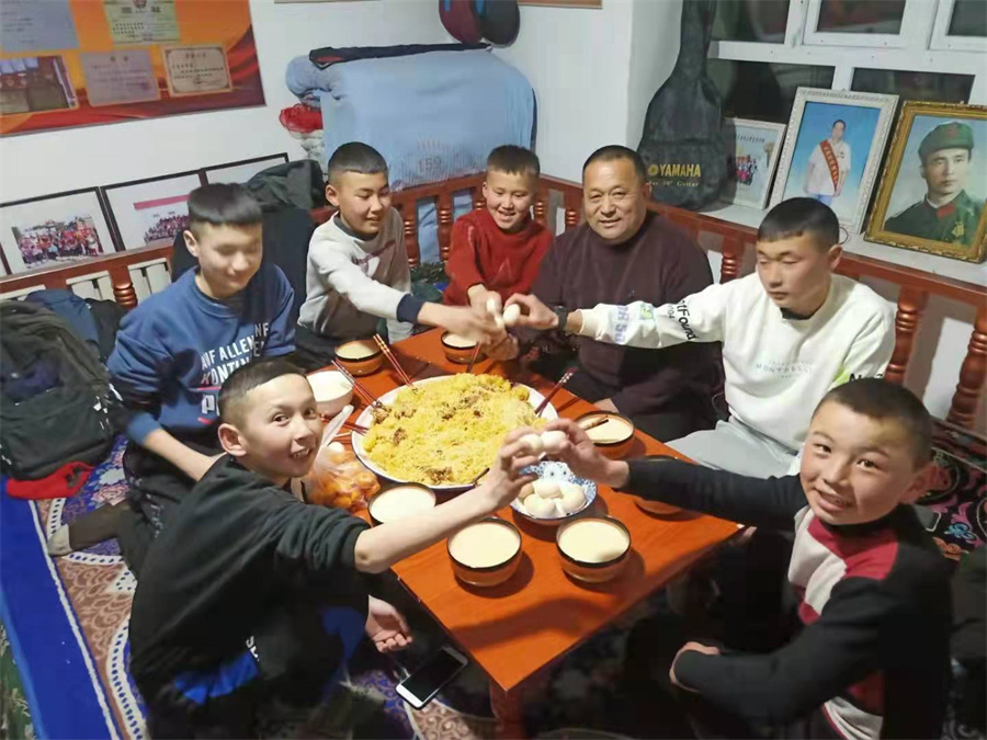 用愛(ài)照亮175個(gè)孩子求學(xué)路的“阿塔”，是一名退伍老兵-云南能投軍創(chuàng  )產(chǎn)業(yè)投資有限公司