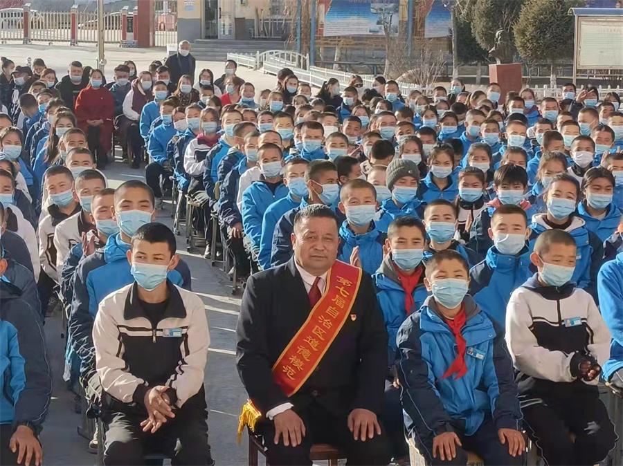 用愛(ài)照亮175個(gè)孩子求學(xué)路的“阿塔”，是一名退伍老兵-云南能投軍創(chuàng  )產(chǎn)業(yè)投資有限公司