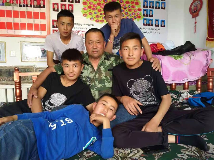 用愛(ài)照亮175個(gè)孩子求學(xué)路的“阿塔”，是一名退伍老兵-云南能投軍創(chuàng  )產(chǎn)業(yè)投資有限公司