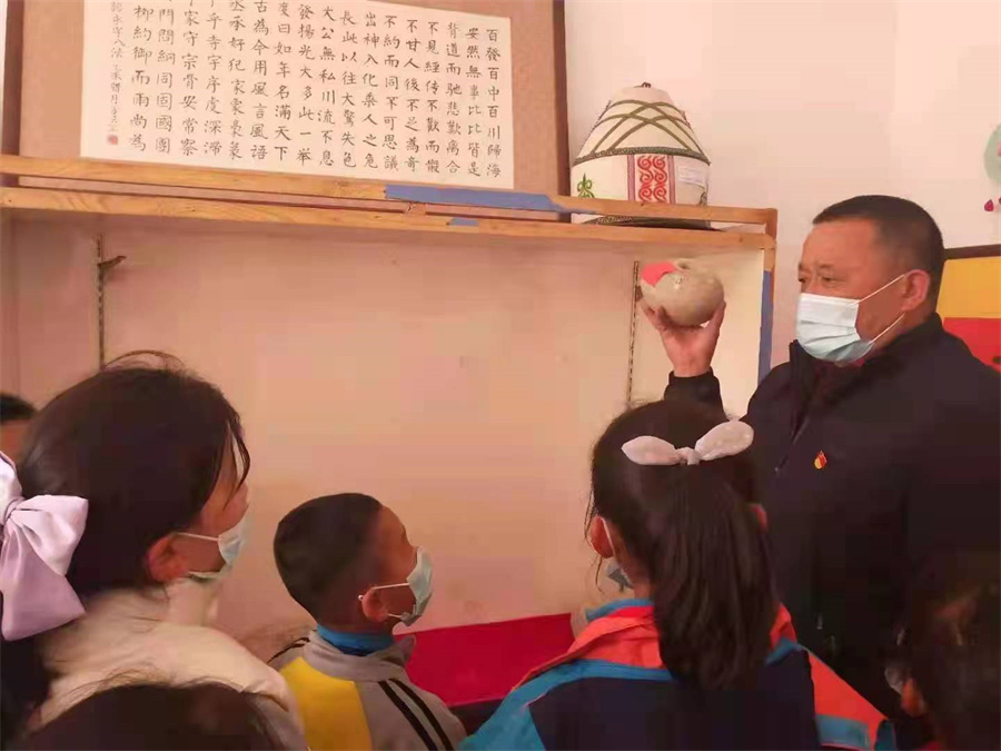 用愛(ài)照亮175個(gè)孩子求學(xué)路的“阿塔”，是一名退伍老兵-云南能投軍創(chuàng  )產(chǎn)業(yè)投資有限公司