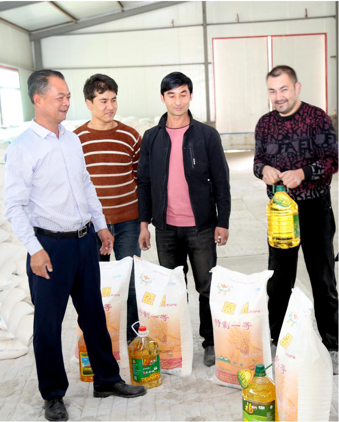 “橄欖綠”轉赴“新戰場(chǎng)”，黃沙地里“闖”出綠色扶貧路-云南能投軍創(chuàng  )產(chǎn)業(yè)投資有限公司