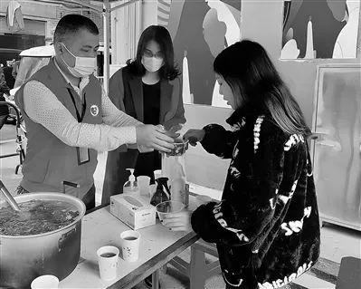 媒體報道加.jpg (老兵永遠跟黨走)深圳退役軍人紅星志愿服務(wù)隊:“紅星”閃閃耀鵬城-云南能投軍創(chuàng )產(chǎn)業(yè)投資有限公司