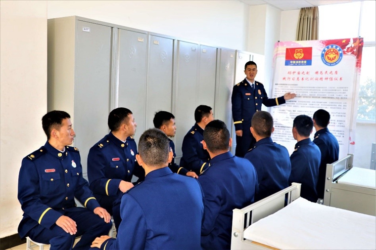 他在高山懸崖上“飛檐走壁”，營(yíng)救80多人-云南能投軍創(chuàng  )產(chǎn)業(yè)投資有限公司