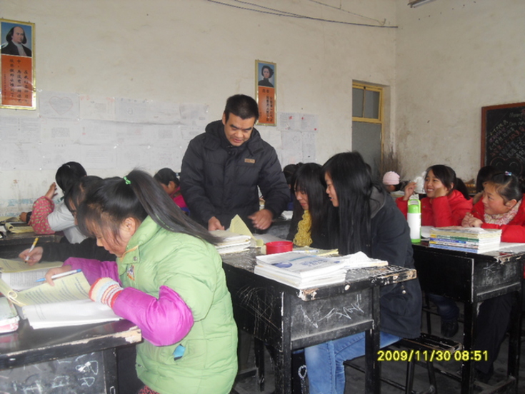 被質(zhì)疑“出風(fēng)頭”“作秀”的參戰老兵，堅持義務(wù)支教十余年-云南能投軍創(chuàng  )產(chǎn)業(yè)投資有限公司