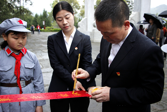 共青團中央宣傳部、退役軍人事務(wù)部宣傳中心聯(lián)合全國多地英雄烈士紀念設施開(kāi)展  2022年“清明祭英烈”主題紀念活動(dòng)——12小時(shí)慢直播 云端寄哀思