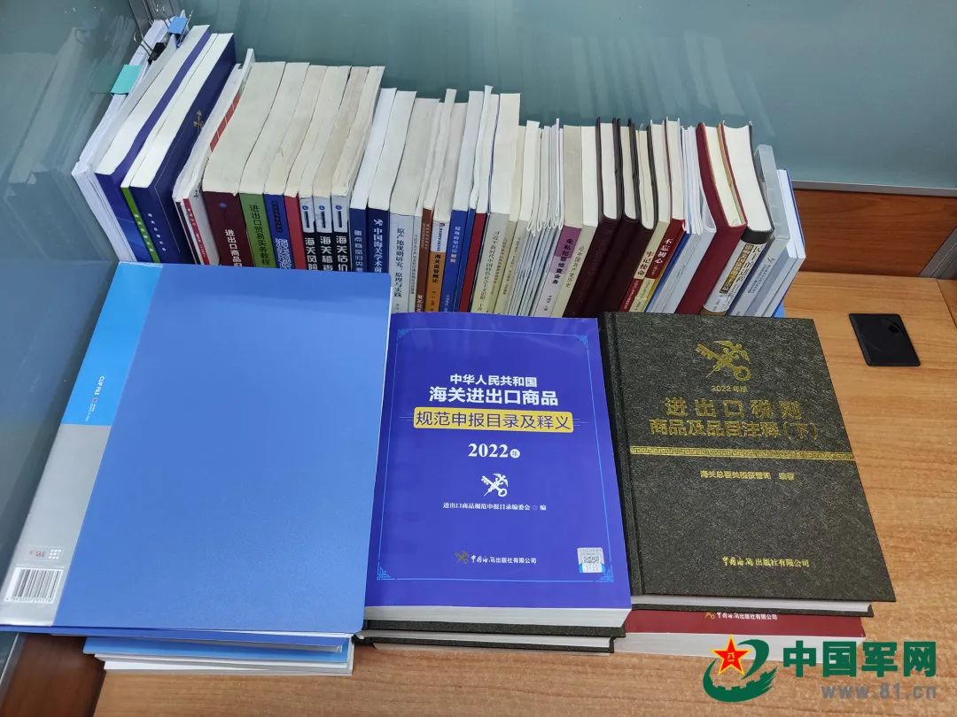 了不起的退役軍人丨40歲從軍醫“跨界”到海關(guān)，他竟還能年年拿第一！-云南能投軍創(chuàng  )產(chǎn)業(yè)投資有限公司