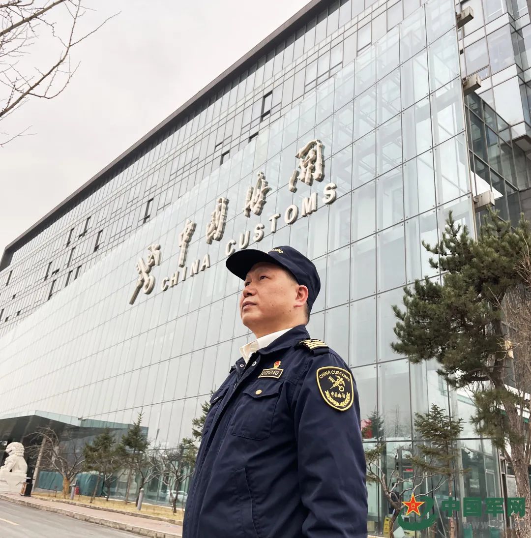 了不起的退役軍人丨40歲從軍醫“跨界”到海關(guān)，他竟還能年年拿第一！-云南能投軍創(chuàng  )產(chǎn)業(yè)投資有限公司