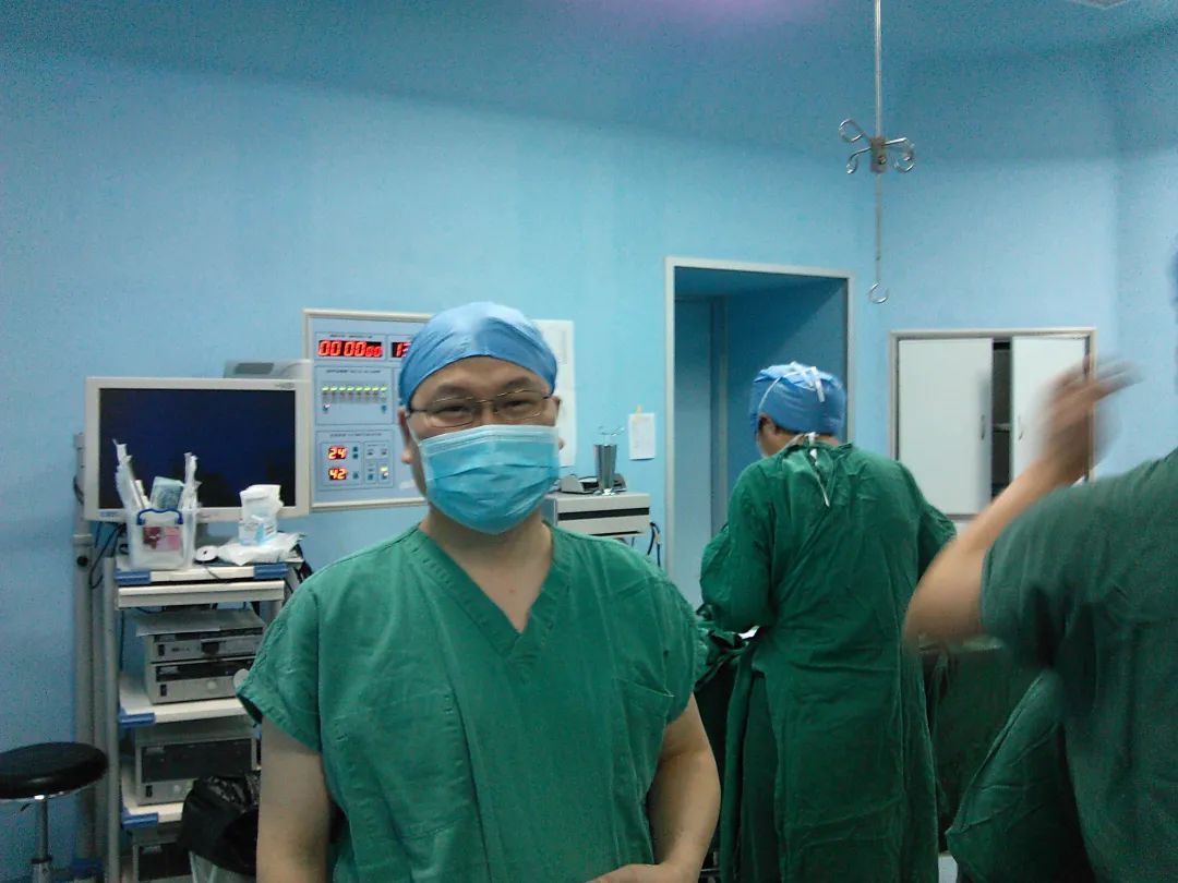 了不起的退役軍人丨40歲從軍醫“跨界”到海關(guān)，他竟還能年年拿第一！-云南能投軍創(chuàng  )產(chǎn)業(yè)投資有限公司