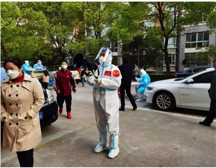 309c236f8c7b23e2ceb72a.jpeg 永不退役的軍魂——退役軍人李鋒抗疫事跡-云南能投軍創(chuàng )產(chǎn)業(yè)投資有限公司