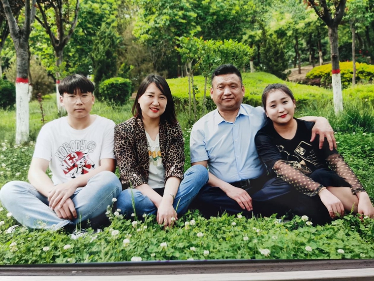 000c29614be9240957d225-1.jpg “網(wǎng)紅交警”趙旭東:“口罩臉”記錄下退役軍人的使命擔當-云南能投軍創(chuàng )產(chǎn)業(yè)投資有限公司