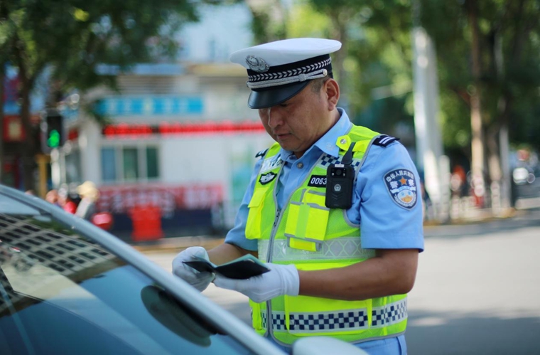 000c29614be9240957df26.jpg “網(wǎng)紅交警”趙旭東:“口罩臉”記錄下退役軍人的使命擔當-云南能投軍創(chuàng )產(chǎn)業(yè)投資有限公司