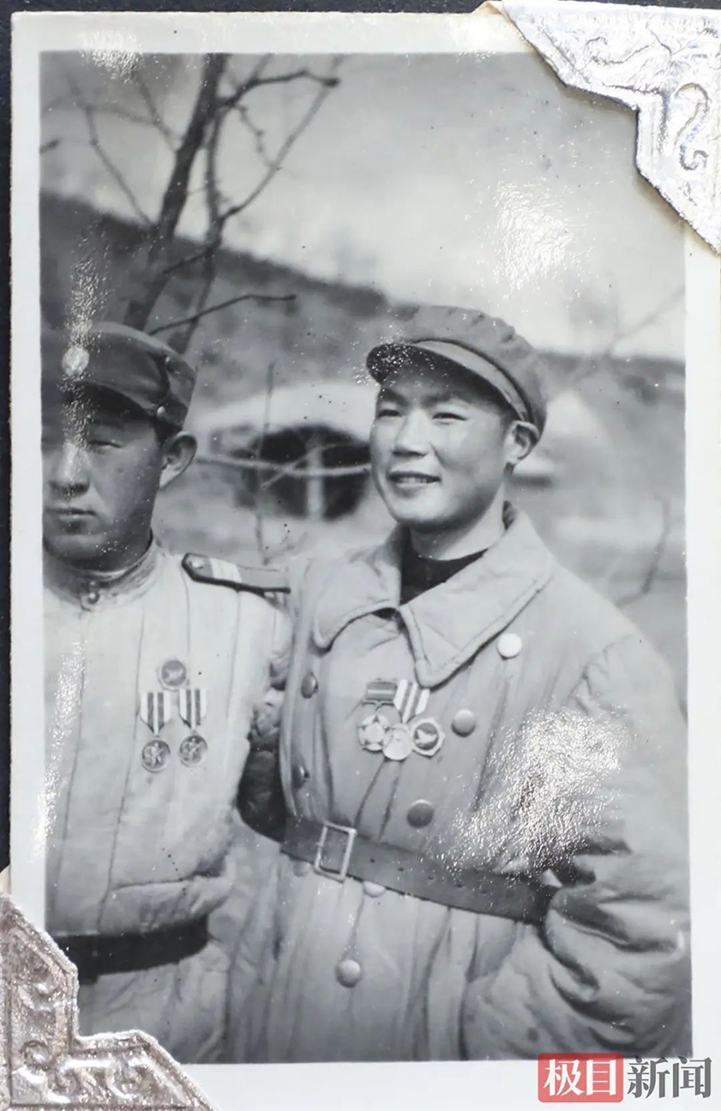 95歲老人走了，子女清理遺物時(shí)發(fā)現他竟是個(gè)大英雄……