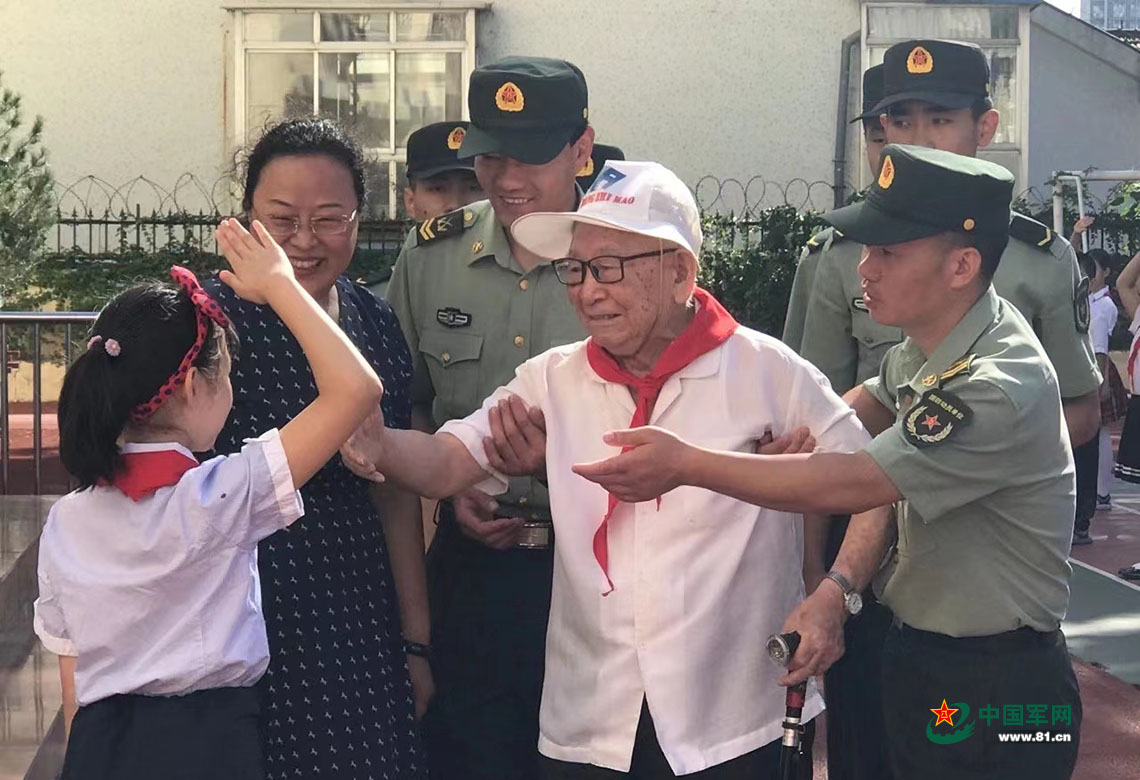 309c237048b0241e1a1c0a.jpg 93歲“特等功臣”馬維華:年年為學(xué)生講述戰斗故事 直到講不動(dòng)為止-云南能投軍創(chuàng )產(chǎn)業(yè)投資有限公司