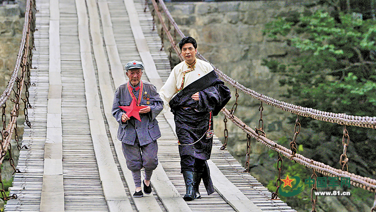 96歲老兵再度踏上瀘定橋 四川甘孜州舉辦沉浸式黨建活動(dòng)-云南能投軍創(chuàng  )產(chǎn)業(yè)投資有限公司