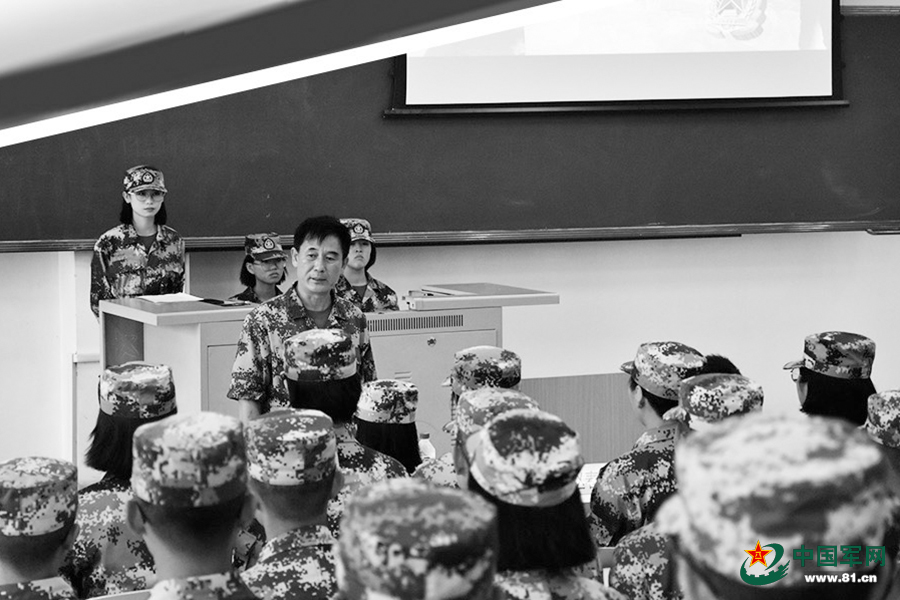 優(yōu)秀退役軍人進(jìn)入校園任教，在三尺講臺立德樹(shù)人
——  “迷彩園丁”耕耘菁菁校園-云南能投軍創(chuàng  )產(chǎn)業(yè)投資有限公司