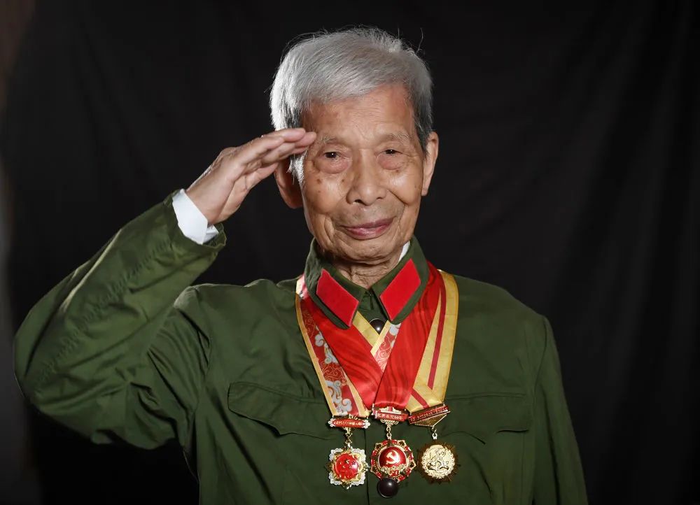 浴血榮光丨致敬抗戰老戰士——王國華、宮健-云南能投軍創(chuàng  )產(chǎn)業(yè)投資有限公司