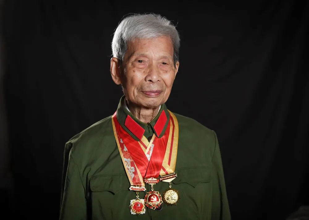 浴血榮光丨致敬抗戰老戰士——王國華、宮健-云南能投軍創(chuàng  )產(chǎn)業(yè)投資有限公司