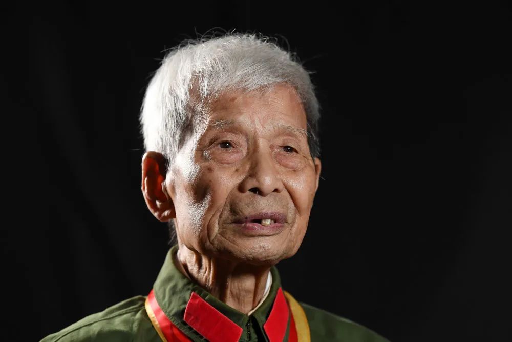 浴血榮光丨致敬抗戰老戰士——王國華、宮健-云南能投軍創(chuàng  )產(chǎn)業(yè)投資有限公司