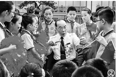 作為從“?？招埴棃F”所在部隊走出來(lái)的老兵，崔平均大力宣揚“?？招埴椌瘛?
—— 擦亮英雄團隊的榮光-云南能投軍創(chuàng  )產(chǎn)業(yè)投資有限公司