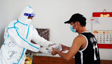 助脫貧、暖老兵、抗疫情……這位“黑帥隊長(cháng)”干啥啥行-云南能投軍創(chuàng  )產(chǎn)業(yè)投資有限公司