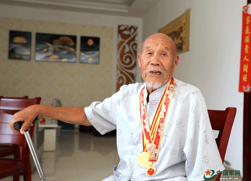 1.gif 九旬老兵張元長(cháng):“三個(gè)一輩子”守初心-云南能投軍創(chuàng )產(chǎn)業(yè)投資有限公司