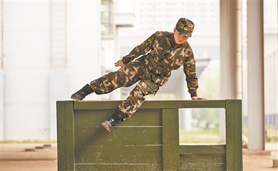 南開(kāi)大學(xué)青年學(xué)子積極投身國防和軍隊建設——
青春無(wú)悔 百煉成鋼-云南能投軍創(chuàng  )產(chǎn)業(yè)投資有限公司