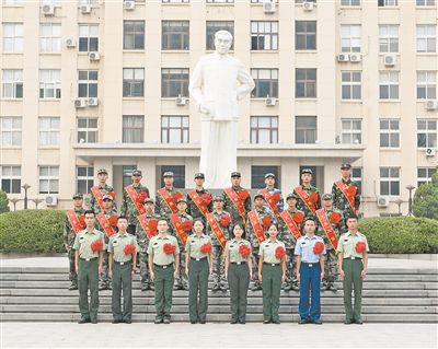 南開(kāi)大學(xué)青年學(xué)子積極投身國防和軍隊建設——
青春無(wú)悔 百煉成鋼-云南能投軍創(chuàng  )產(chǎn)業(yè)投資有限公司