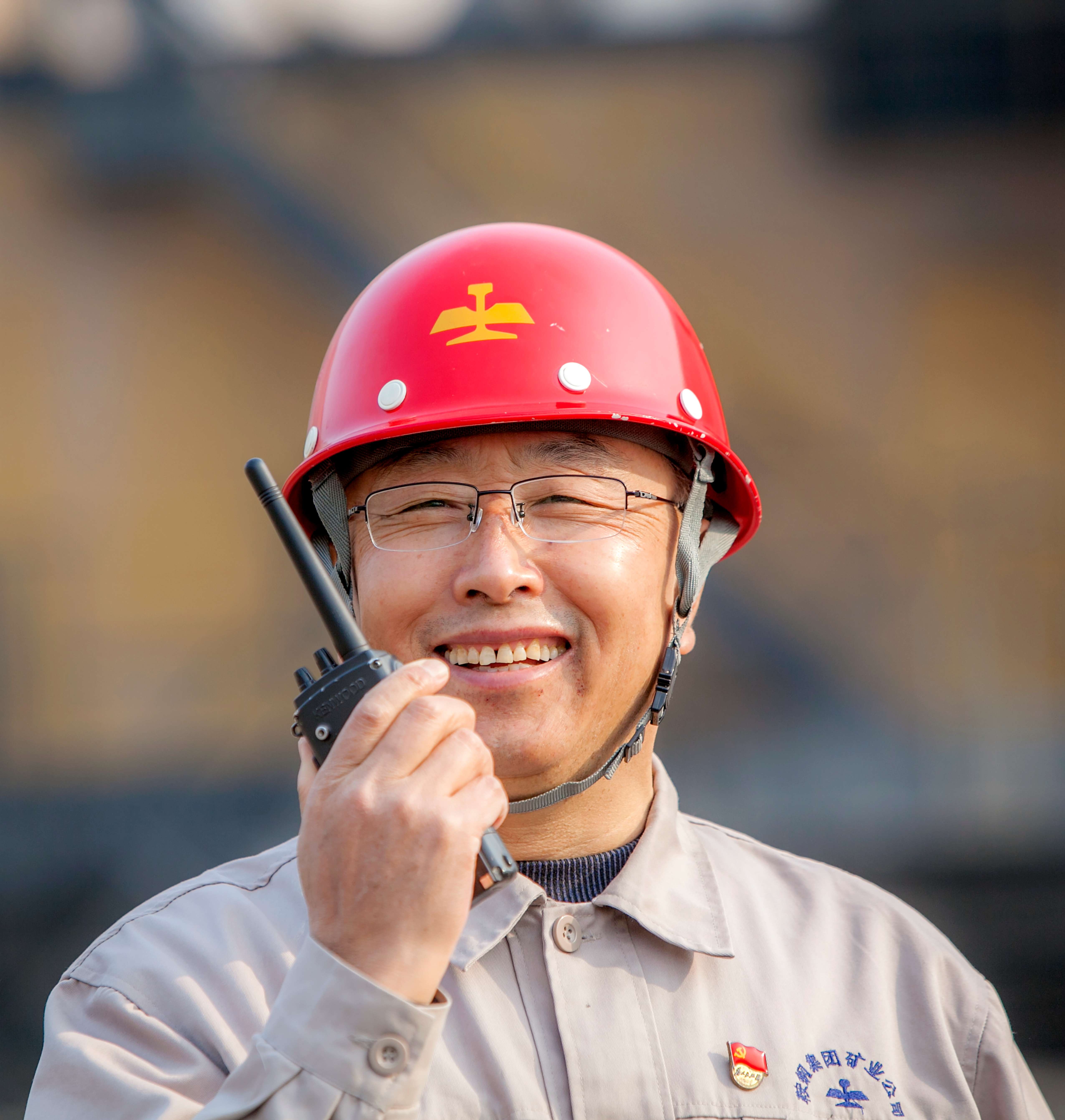 “老兵永遠跟黨走”系列報道 郭明義：把踐行雷鋒精神作為自己的人生選擇-云南能投軍創(chuàng  )產(chǎn)業(yè)投資有限公司