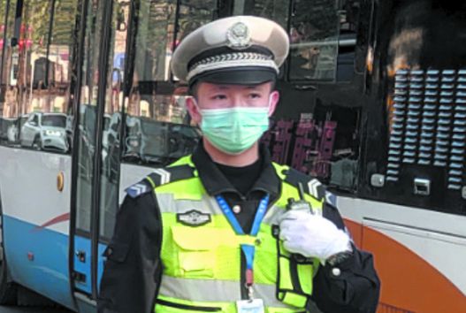 輔警、安裝工、騎手……望平街“六勇士”找到了
他們是普通人更是一眾英雄-云南能投軍創(chuàng  )產(chǎn)業(yè)投資有限公司