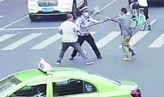 輔警、安裝工、騎手……望平街“六勇士”找到了
他們是普通人更是一眾英雄-云南能投軍創(chuàng  )產(chǎn)業(yè)投資有限公司