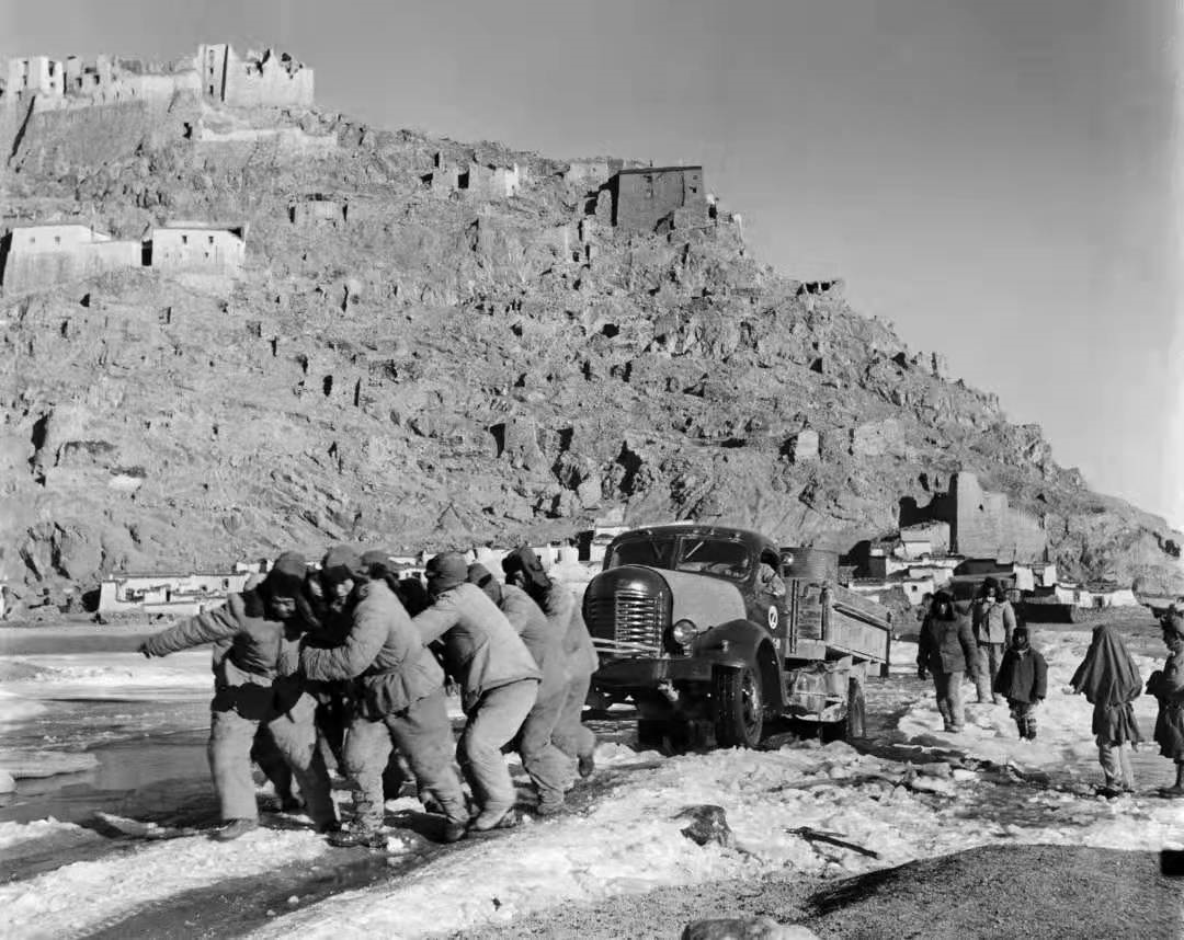 西藏高原“鐵牦?！?
 ——記始終戰斗在筑路工程最前沿的汽車(chē)十六團-云南能投軍創(chuàng  )產(chǎn)業(yè)投資有限公司