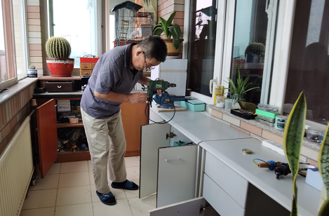 天有一雙手——記軍休干部吳建德義務(wù)為民服務(wù)11年-云南能投軍創(chuàng  )產(chǎn)業(yè)投資有限公司