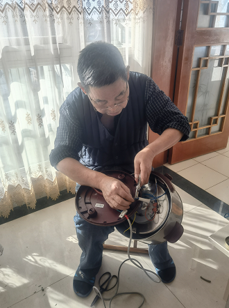 天有一雙手——記軍休干部吳建德義務(wù)為民服務(wù)11年-云南能投軍創(chuàng  )產(chǎn)業(yè)投資有限公司