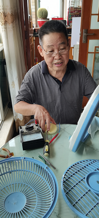 天有一雙手——記軍休干部吳建德義務(wù)為民服務(wù)11年-云南能投軍創(chuàng  )產(chǎn)業(yè)投資有限公司