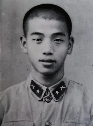 6ce5fbc79fdcaf167e5f529fc81c0894.jpg 87歲老兵徐恒裕:厚重的家國情懷-云南能投軍創(chuàng )產(chǎn)業(yè)投資有限公司