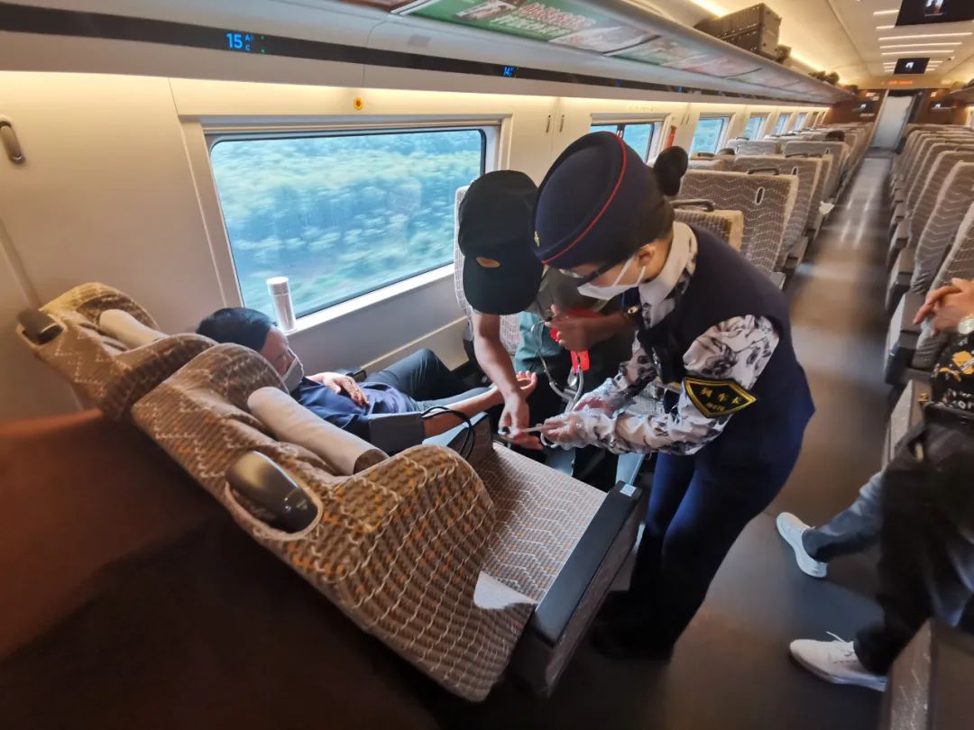 57秒，狂奔11節車(chē)廂，救過(guò)來(lái)了！-云南能投軍創(chuàng  )產(chǎn)業(yè)投資有限公司