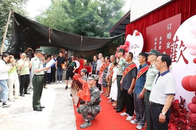 雙喜臨門(mén)！立功喜報送到訂婚現場(chǎng)-云南能投軍創(chuàng  )產(chǎn)業(yè)投資有限公司
