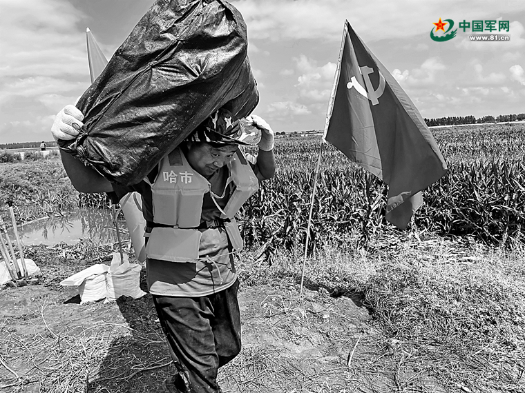 老兵“歸隊”：退役軍人積極參與防汛救災-云南能投軍創(chuàng  )產(chǎn)業(yè)投資有限公司