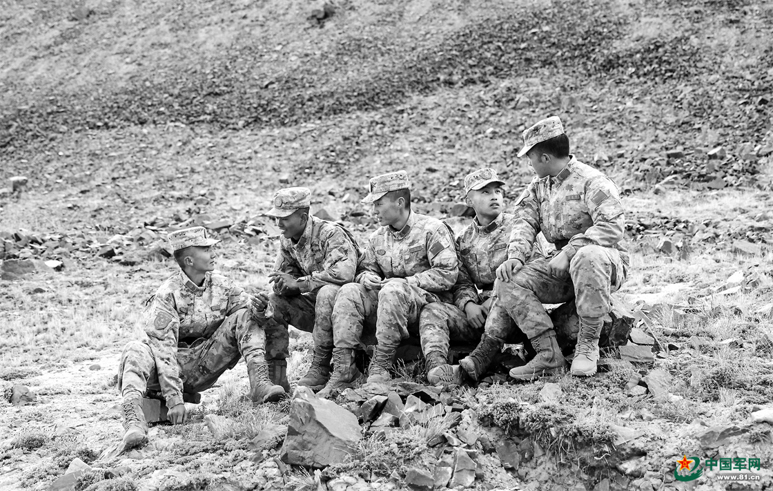 中國邊關(guān)丨雪山腳下，老兵不忍說(shuō)“再見(jiàn)”-云南能投軍創(chuàng  )產(chǎn)業(yè)投資有限公司