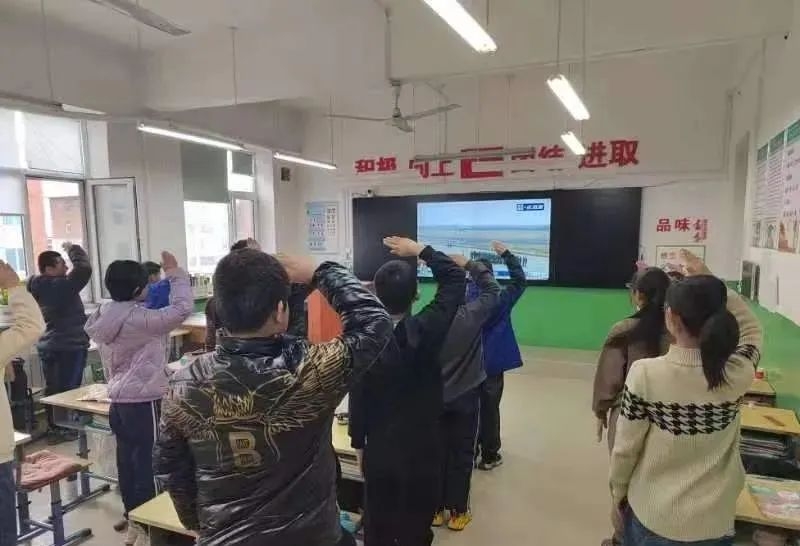 新華社：老師，那是什么？-云南能投軍創(chuàng  )產(chǎn)業(yè)投資有限公司