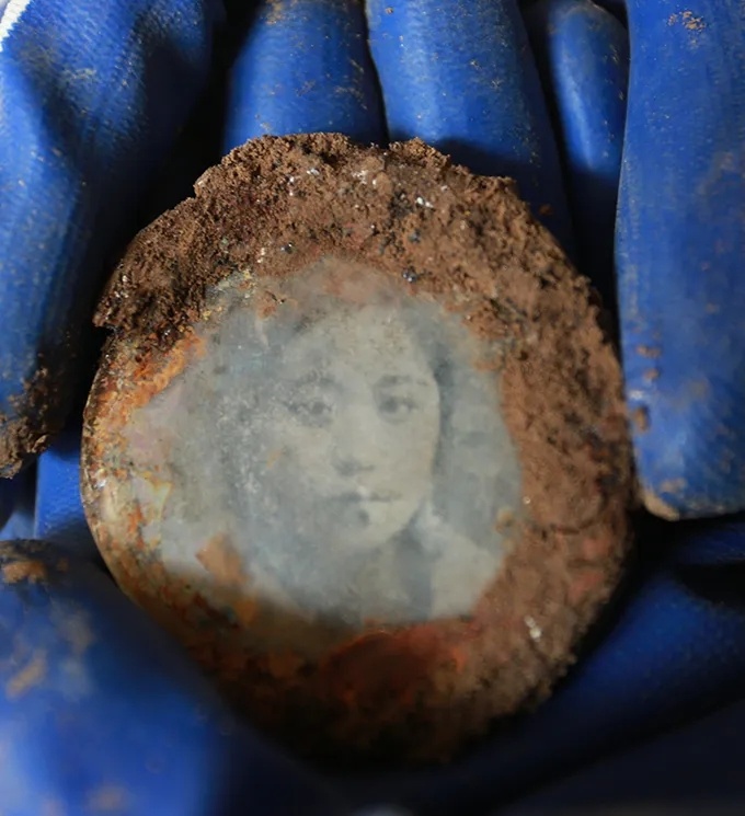 82年了，烈士手中緊緊握著(zhù)一張照片……她是誰(shuí)？-云南能投軍創(chuàng  )產(chǎn)業(yè)投資有限公司