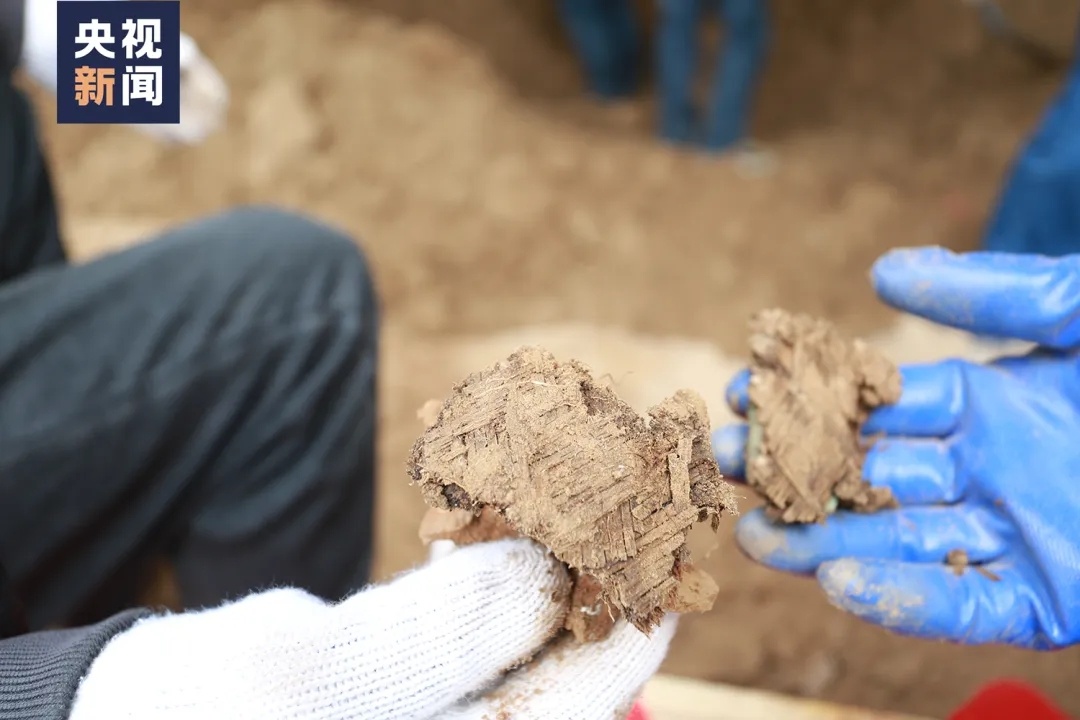 82年了，烈士手中緊緊握著(zhù)一張照片……她是誰(shuí)？-云南能投軍創(chuàng  )產(chǎn)業(yè)投資有限公司