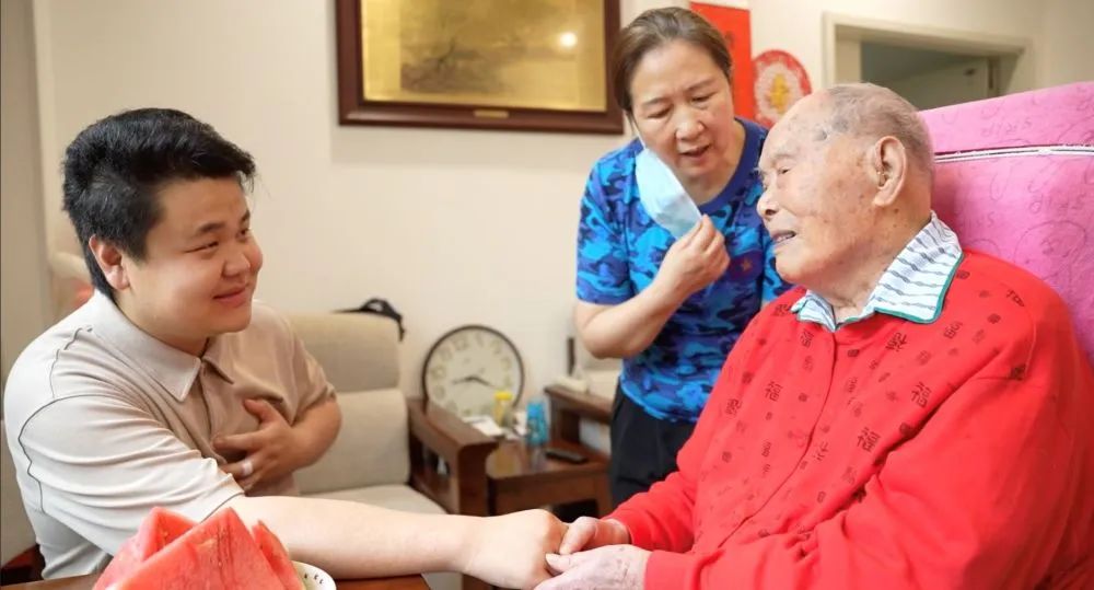 4.jpg 不朽的紅軍 永遠的黨魂——新華社記者探訪(fǎng)5位百歲老紅軍記事-云南能投軍創(chuàng )產(chǎn)業(yè)投資有限公司