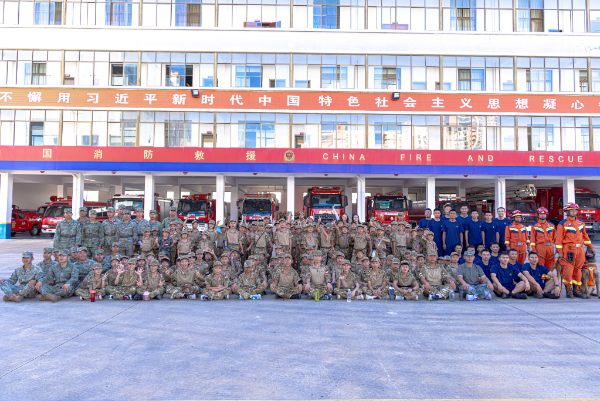 緊急集合、應急救護、走隊列、疊軍被、唱軍歌……這個(gè)夏令營(yíng)“軍味十足”！-云南能投軍創(chuàng  )產(chǎn)業(yè)投資有限公司