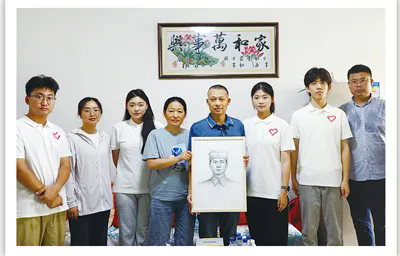 640.webp (67).png 讓四百英烈容顏栩栩如生——安徽師范大學(xué)美術(shù)學(xué)院開(kāi)展“為烈士畫(huà)像”系列志愿服務(wù)活動(dòng)紀實(shí)-云南能投軍創(chuàng )產(chǎn)業(yè)投資有限公司