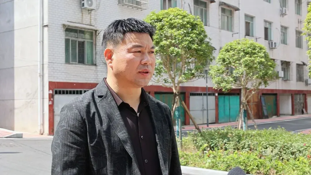 （退役軍人風(fēng)采）死死頂住失控車(chē)輛的他是退役軍人！-云南能投軍創(chuàng  )產(chǎn)業(yè)投資有限公司